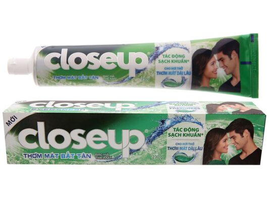 Kem đánh răng Closeup thơm mát bạc hà 230g + BCĐR lông tơ