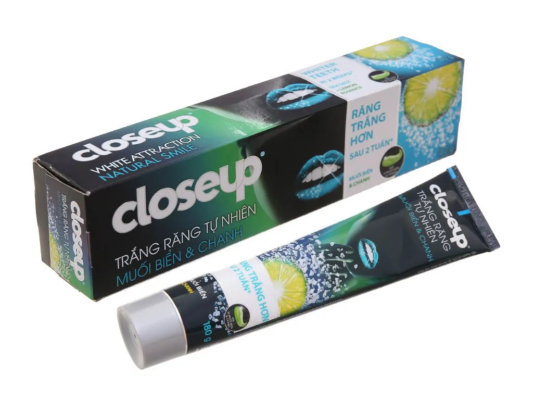 Kem đánh răng Closeup trắng răng tự nhiên muối biển Detox 180g