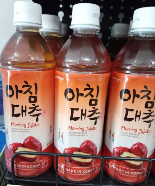 Nước táo đỏ Woongjin 500ml chai